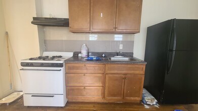 326 Forrest St in Jersey City, NJ - Building Photo - Building Photo
