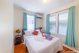 303 Wai Nani Way in Honolulu, HI - Building Photo - Building Photo