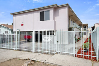 1445 S Cloverdale Ave in Los Angeles, CA - Building Photo - Building Photo