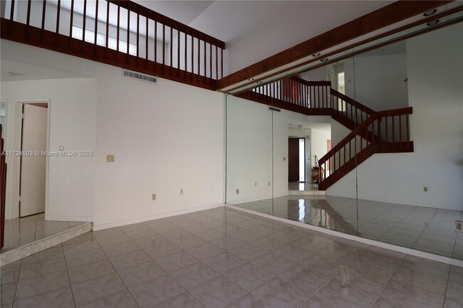 12383 SW 94th Ln in Miami, FL - Foto de edificio - Building Photo