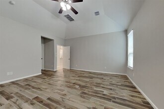 1910 Elkington Cir in Conroe, TX - Building Photo - Building Photo