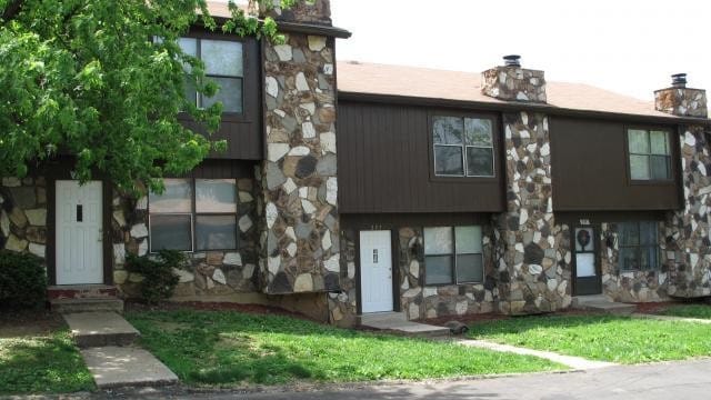 Seven Hills Forest Condominiums in Florissant, MO - Building Photo