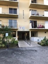 1221 SW 122nd Ave in Miami, FL - Building Photo - Building Photo