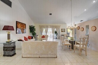 9565 El Clair Ranch Rd in Boynton Beach, FL - Building Photo - Building Photo