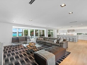 714 S Lake Dr in Lantana, FL - Building Photo - Building Photo