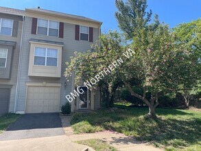 865 Tall Oaks Square in Leesburg, VA - Building Photo - Building Photo