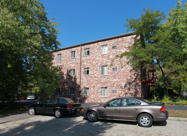 233 W Cascade Ave in River Falls, WI - Foto de edificio - Building Photo