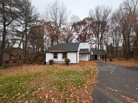 5265 Country Club Rd in Winston-Salem, NC - Building Photo