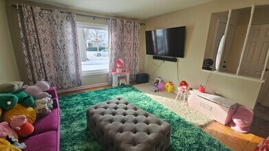 220 Mulberry Ln in Elk Grove Village, IL - Building Photo - Building Photo