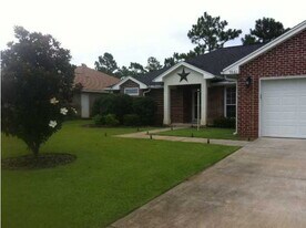 9561 Pouder Ln in Navarre, FL - Building Photo