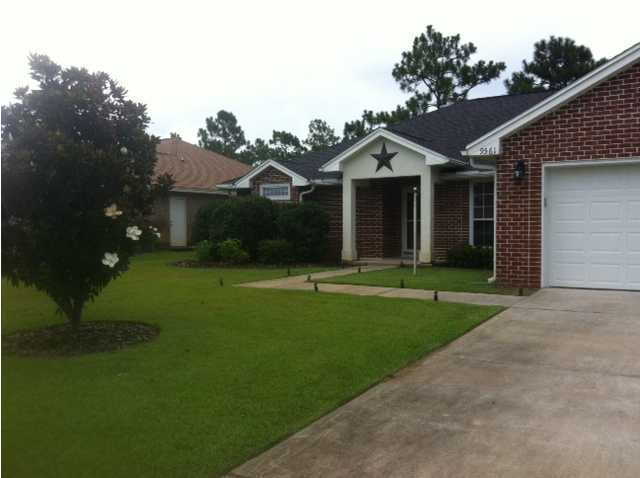 9561 Pouder Ln in Navarre, FL - Building Photo
