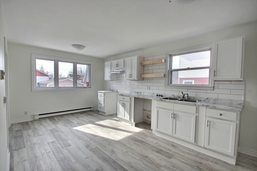 50 LeslieUnit 4 in Moncton, NB - Building Photo