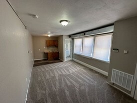 2214-2220 W Hopkins St. (8 Unit) in Milwaukee, WI - Building Photo