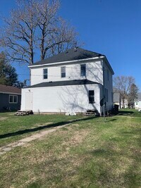 211 Pershing Ave N photo'