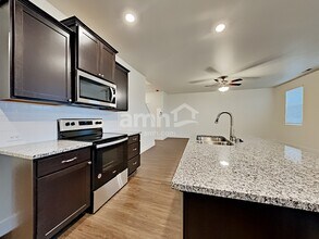 6902 35th Pl NE in Marysville, WA - Foto de edificio - Building Photo