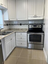 1400 NE 175th St in North Miami Beach, FL - Building Photo - Building Photo