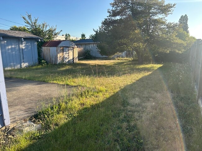9320 33rd Ave S in Lakewood, WA - Foto de edificio - Building Photo