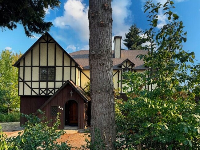 property at 441 W D St