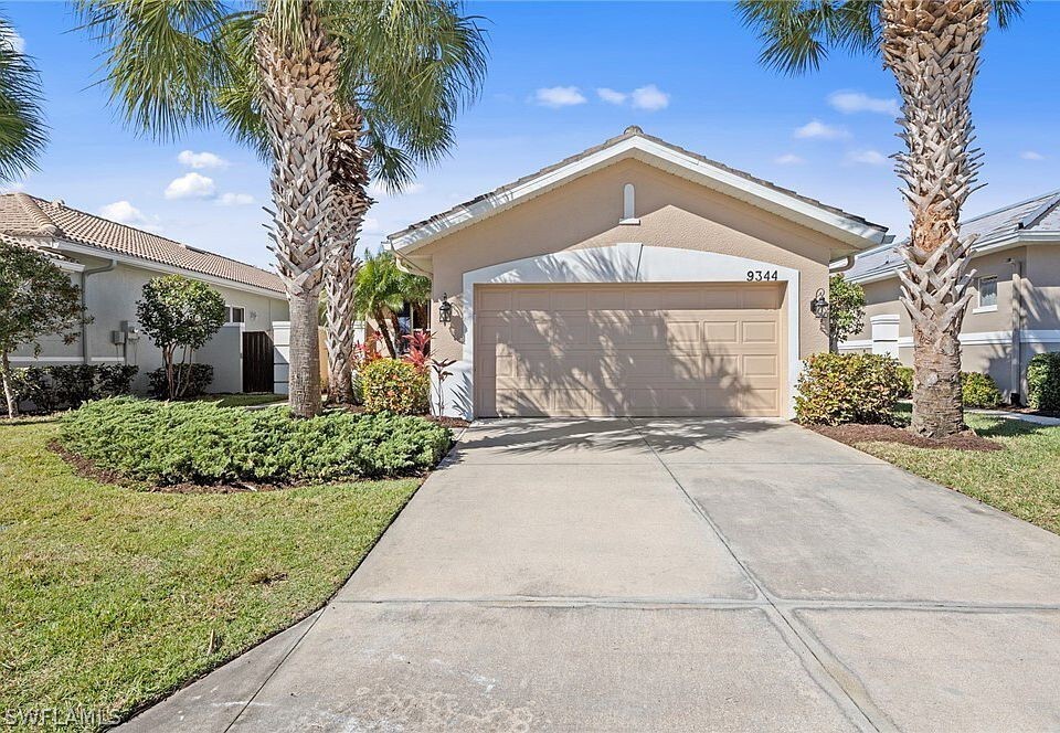 9344 Trieste Dr in Ft. Myers, FL - Building Photo