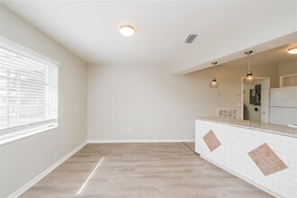7117 Cambridge St in Spring Hill, FL - Building Photo - Building Photo