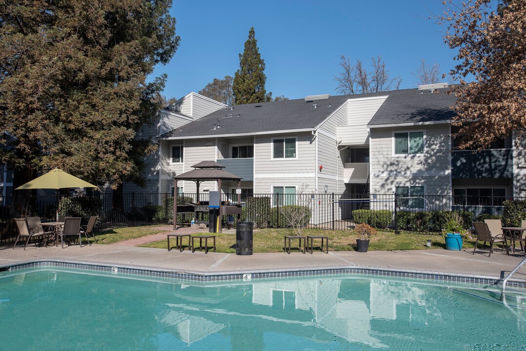 Oak Ridge Apartments in Sacramento, CA - Building Photo