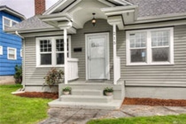215 S 46th St in Tacoma, WA - Building Photo - Building Photo