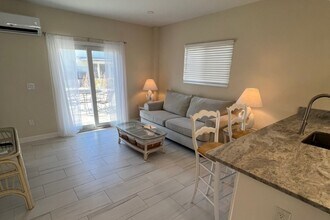 191 Anchorage St, Unit B in Fort Myers Beach, FL - Foto de edificio - Building Photo