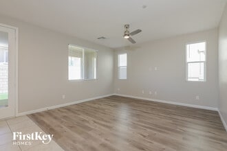 172 Lilt Ave in Henderson, NV - Foto de edificio - Building Photo