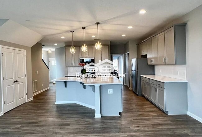 property at 5960 Urbandale Ln N