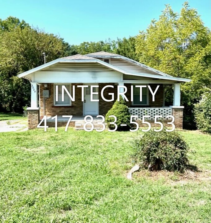 2629 N National Ave in Springfield, MO - Building Photo
