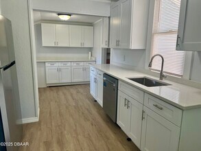 136 S Peninsula Dr in Daytona Beach, FL - Building Photo - Building Photo