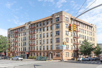 Castle Court in Brooklyn, NY - Building Photo - Building Photo