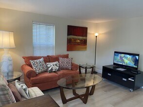 13472 Old Englishtown Rd in Wellington, FL - Building Photo - Building Photo