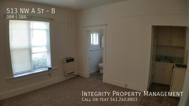 513 NW A St in Grants Pass, OR - Building Photo - Building Photo