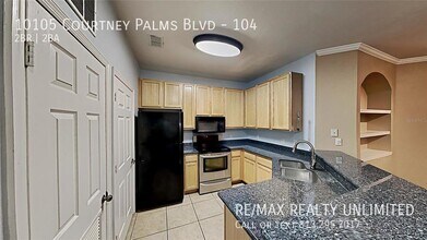10105 Courtney Palms Blvd in Tampa, FL - Foto de edificio - Building Photo