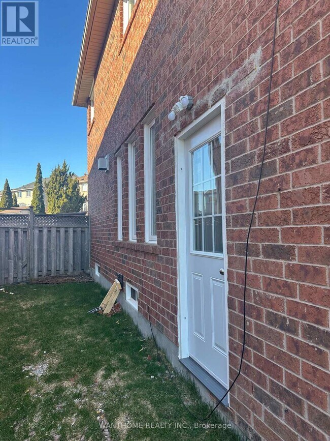 5533 Loonlake Ave in Mississauga, ON - Building Photo - Building Photo