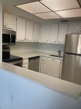 2936 Lake Shore Dr in West Palm Beach, FL - Building Photo - Building Photo