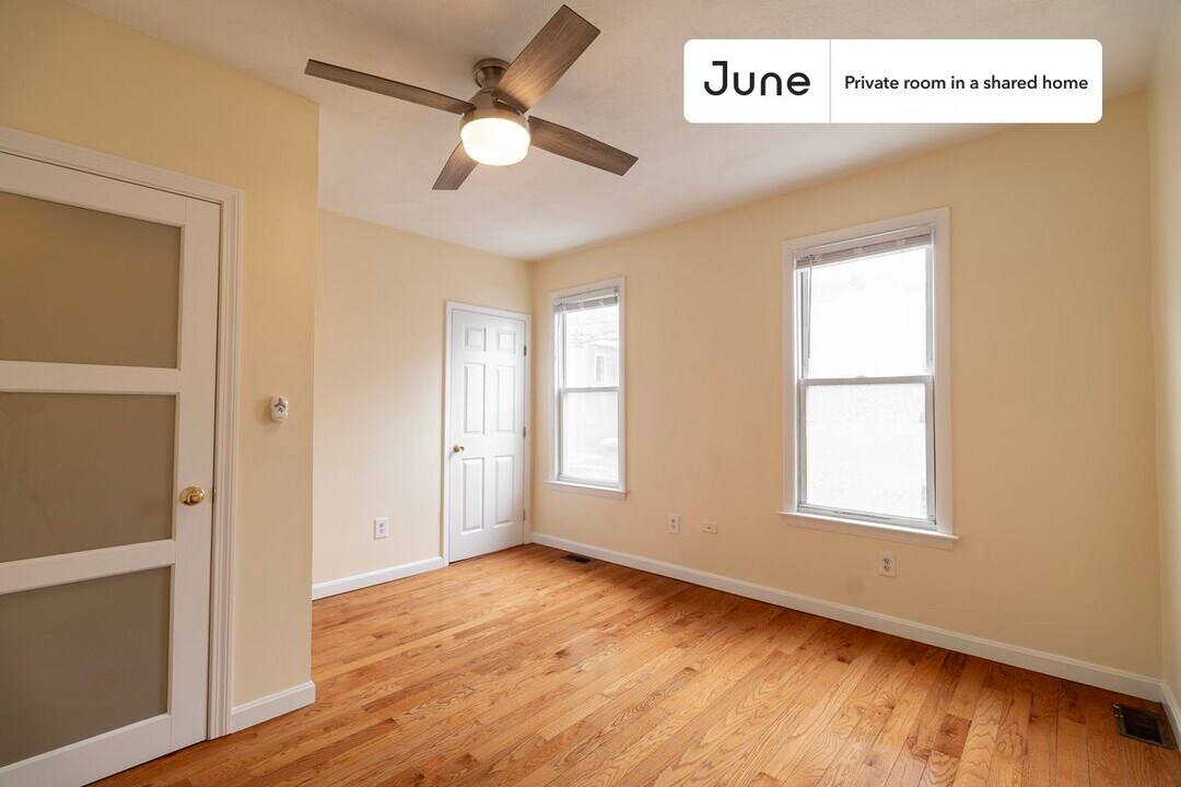Private bedroom in 3 bed/2 bath Home in Boston, MA - Building Photo