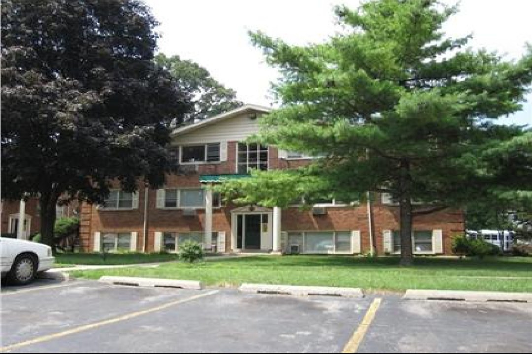 Riverside Trails in Lyons, IL - Foto de edificio