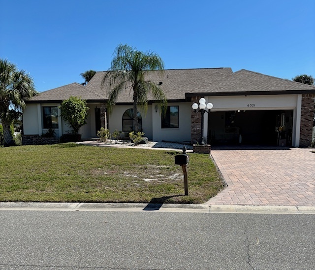 6321 Jamaica Cir E in Apollo Beach, FL - Building Photo