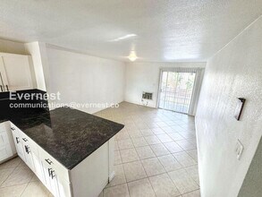 5396 S Swenson St in Las Vegas, NV - Foto de edificio - Building Photo