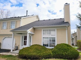 216 Ivy Ct in Streamwood, IL - Building Photo