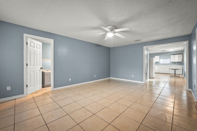 304 Bernard Rd, Unit 2 in Jacksonville, FL - Foto de edificio - Building Photo