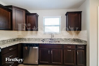 10112 Holly Park Dr in Charlotte, NC - Foto de edificio - Building Photo