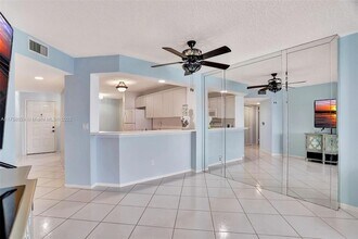 7520 N Devon Dr, Unit 302 in Tamarac, FL - Building Photo - Building Photo