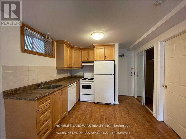 969 Avenue Rd in Toronto, ON - Building Photo - Building Photo