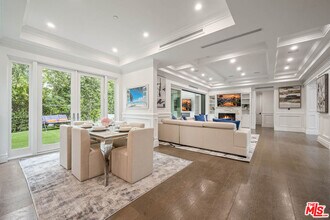 126 N Canyon View Dr in Los Angeles, CA - Building Photo - Building Photo