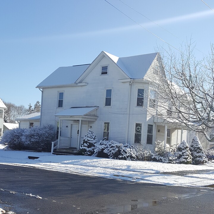 400 East 8th Street in Berwick, PA - Building Photo