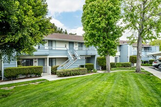 Pacific Pointe Apartments in San Clemente, CA - Foto de edificio - Building Photo