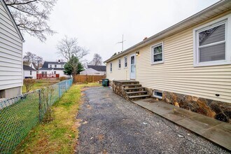 45 Voight Ave in Bridgeport, CT - Foto de edificio - Building Photo
